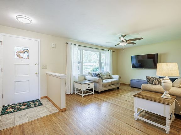 3rd image of 14 Debby Ln
