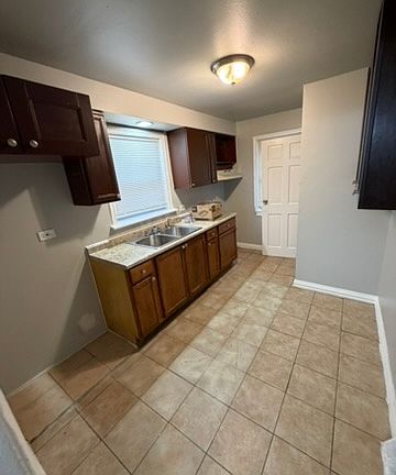 5th image of 510 W 128th Pl