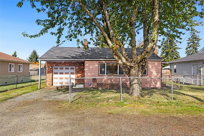 3rd image of 1207 Violet Meadow Street S