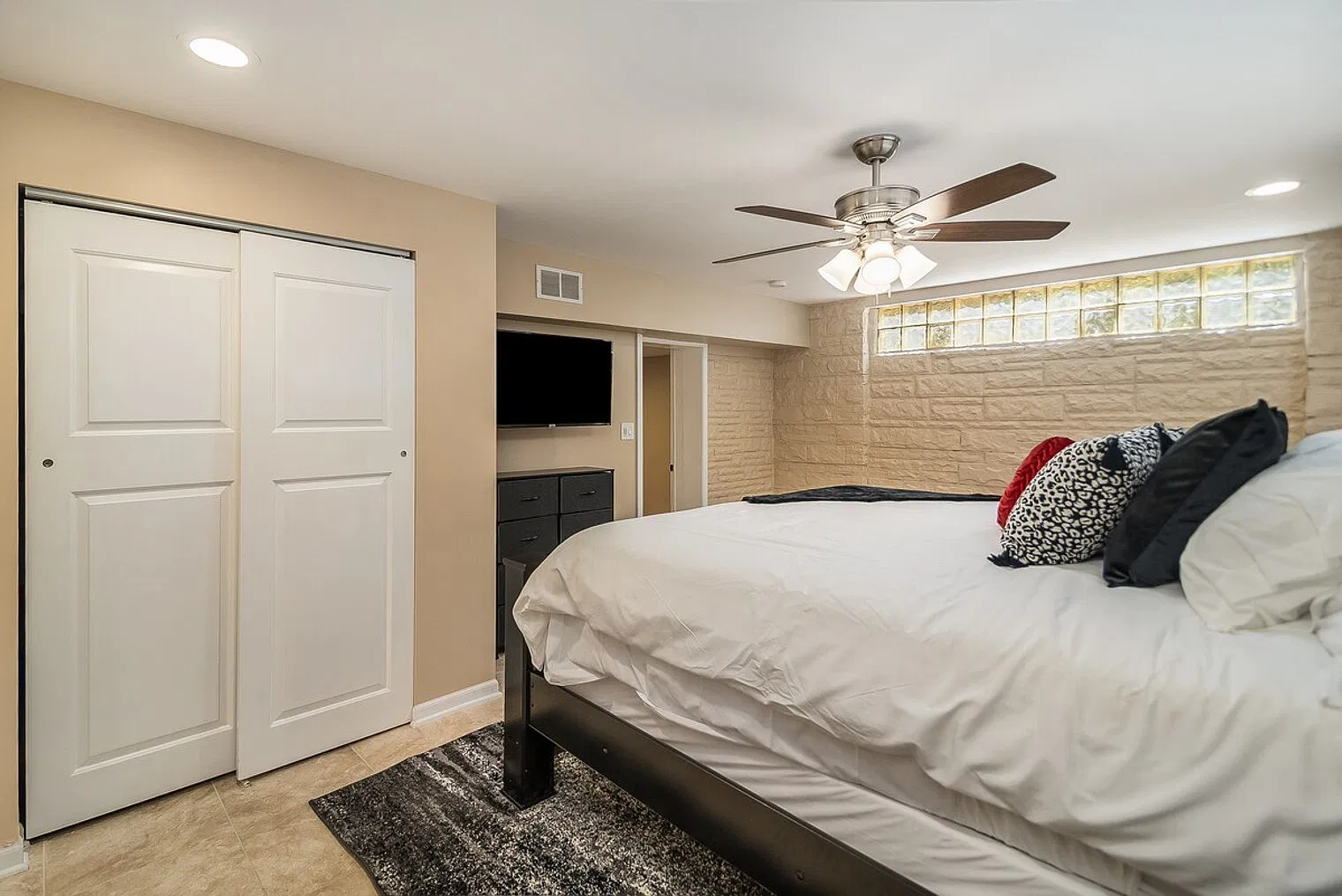4 bed, 2.5 bath, $16,842 — Photo 4