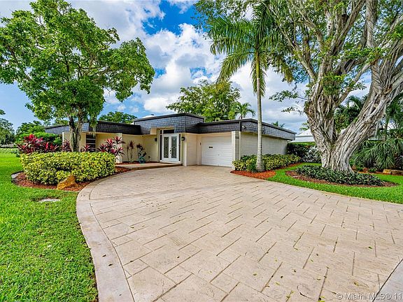 4th image of 5205 Banyan Ln