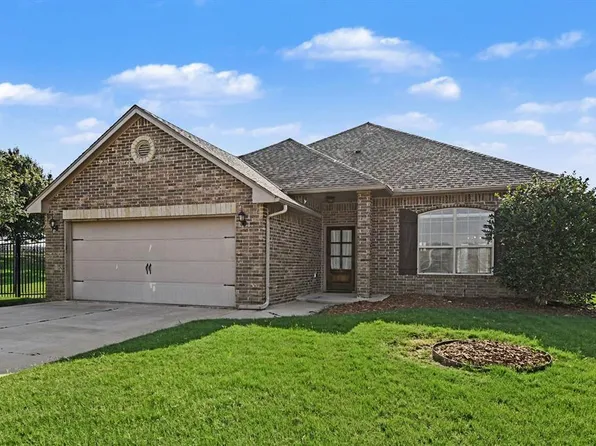 2132 Newbrook Dr, Edmond, OK 73003