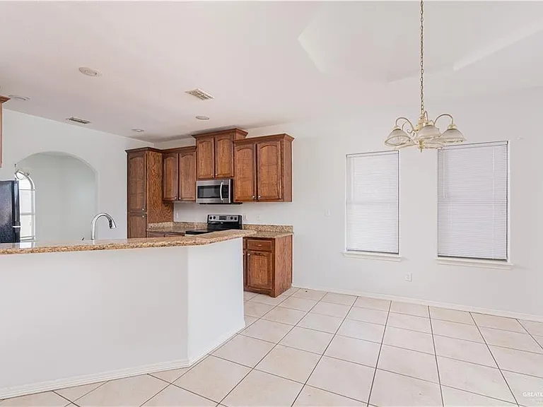 1426 Julian Cir — Photo 3