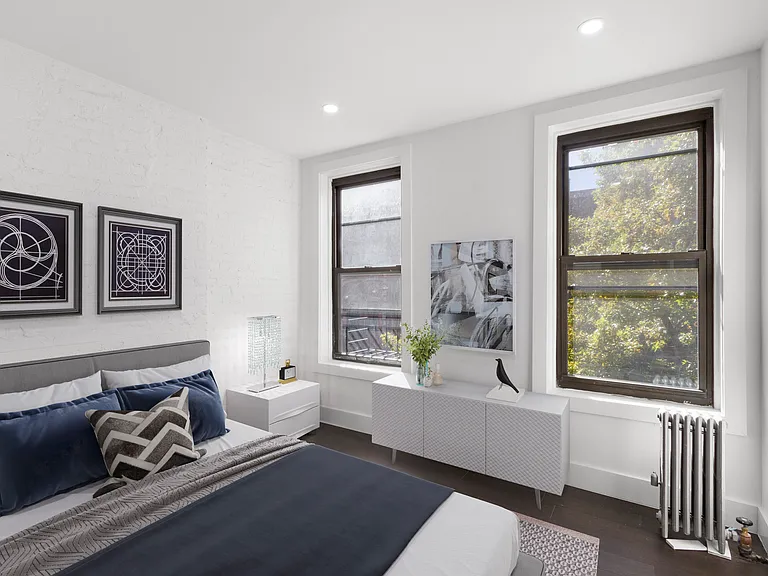 247 E 10th St #5 — Photo 4