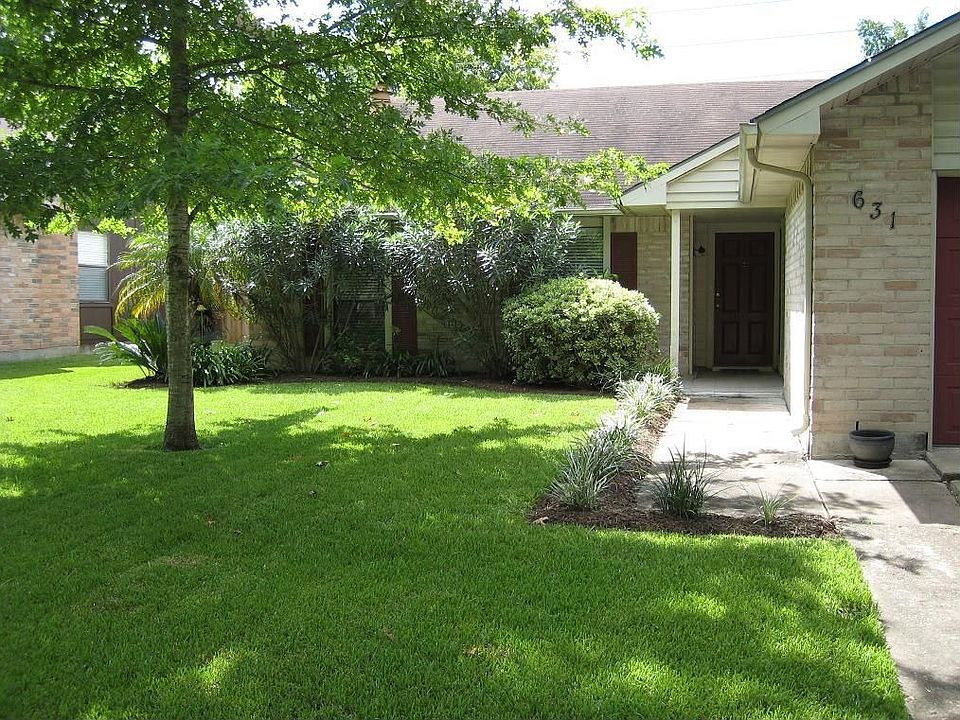 Beautifully landscaped, well shaded front yard.
