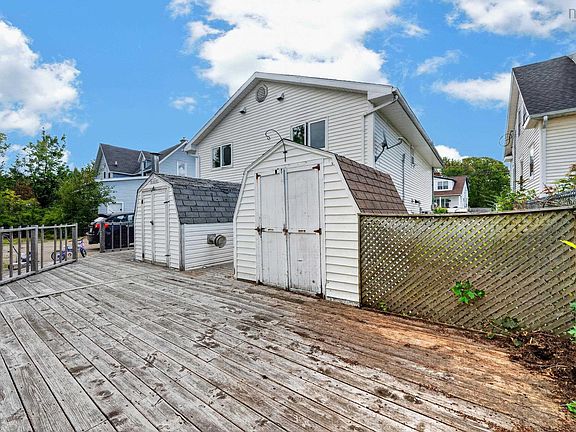 4th image of 52 Richardson Ave