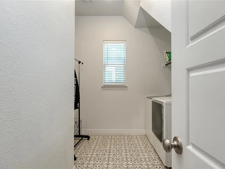 229 Bonnet Blvd — Photo 18