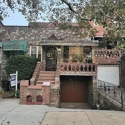 1st image of 915 E 55th St
