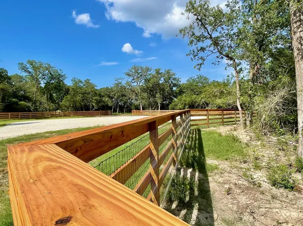 9211 Stetson Dr, Normangee, TX 77871