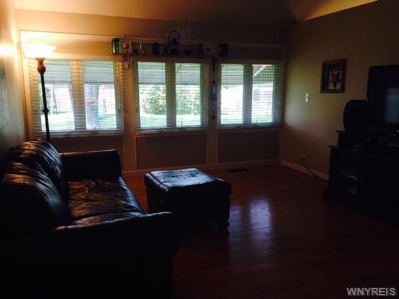 3rd image of 304 Pryor Ave