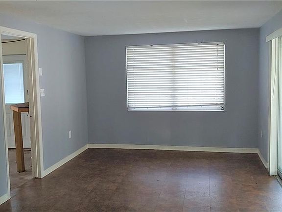 3rd image of 1702 Aqua Ln