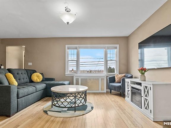 2nd image of 121 Prospect St