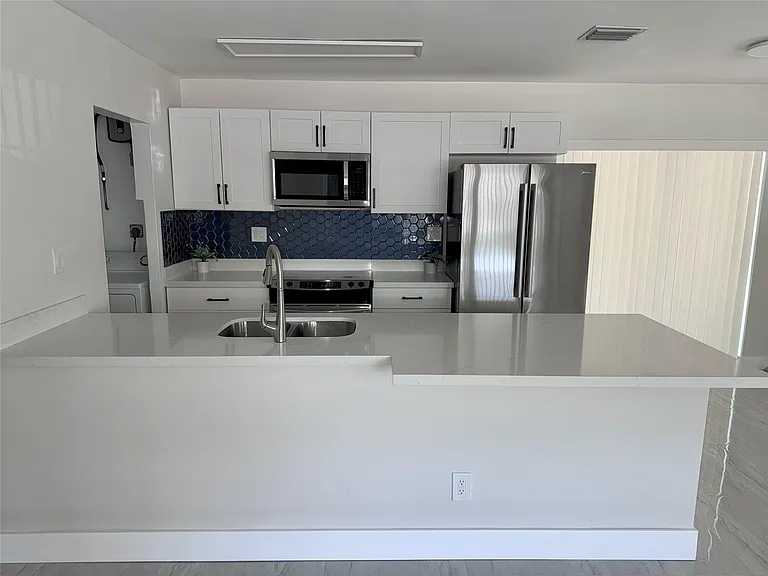 10 SW 5th Ct — Photo 7