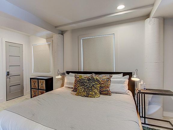 King Master Bedroom - Lower Floor