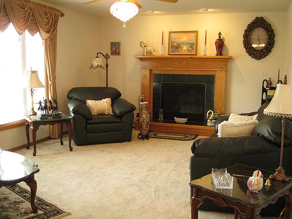 5th image of 995 SE Applewood Ln
