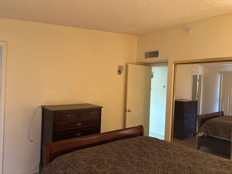 E 2nd Pl — Photo 75