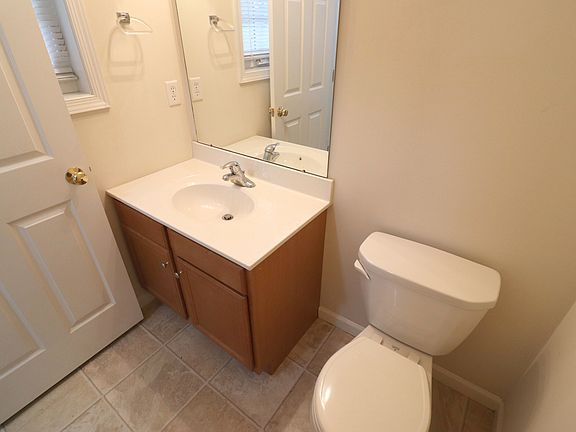 4th image of 13 Broderick Ct