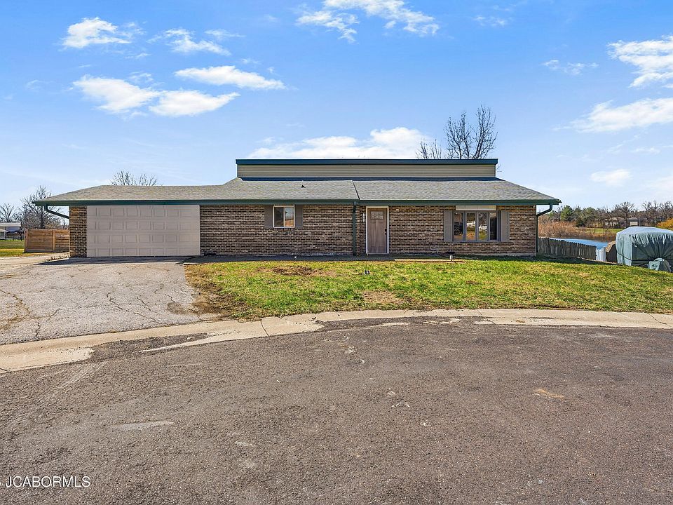 1st image of 7901 N Cavendish Ct
