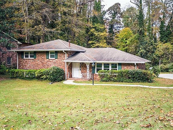 3rd image of 2705 Hayden Dr