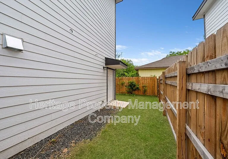 323 Gabriel #1-unit 201 — Photo 29