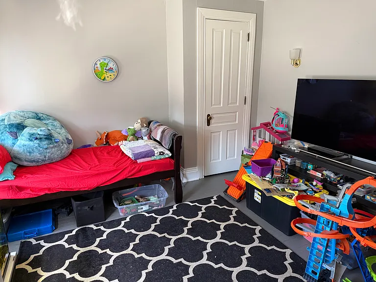 50 E Princess St #2 — Photo 9