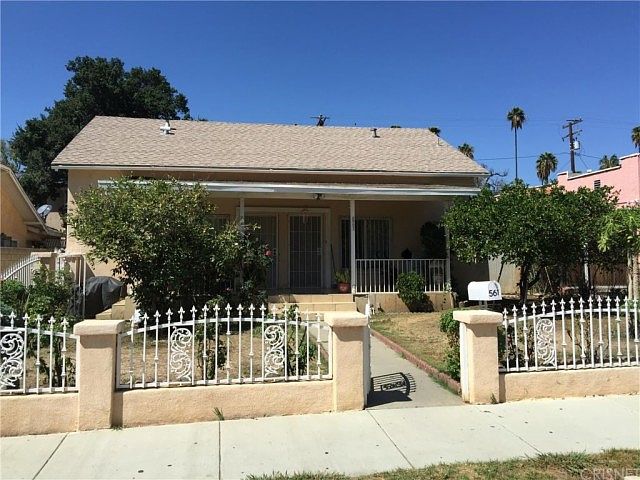 2nd image of 563 Chatsworth Dr