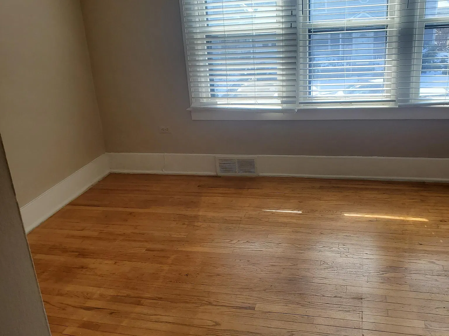 624 Albany St — Photo 3