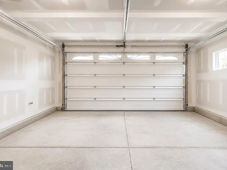 4 Regency Ct — Photo 46