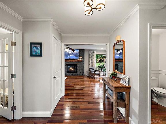 3rd image of 61411 Woodfield Way