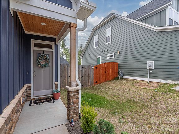 3rd image of 34 S Christie Ct