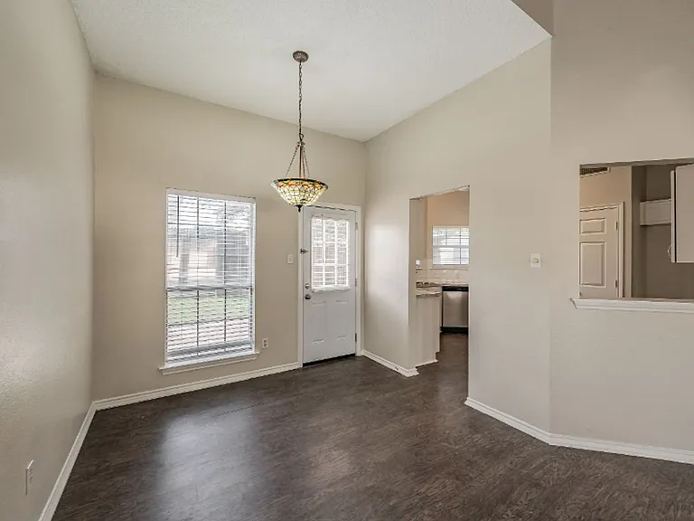 2136 Stoneridge Dr — Photo 9