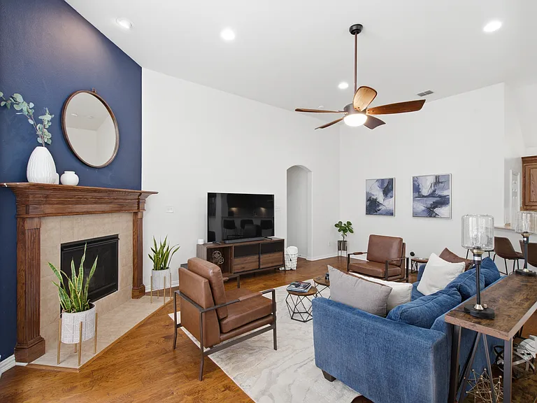 1028 Kaylie St — Photo 4