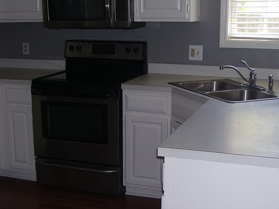 5th image of 309 Pine Dr