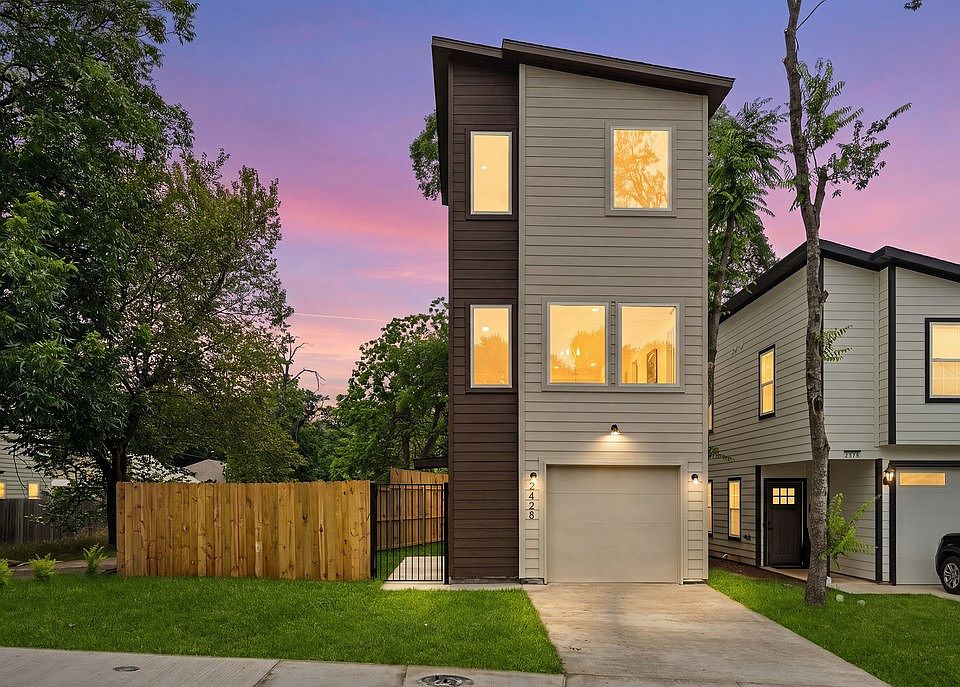 1st image of 2428 Saint Clair Dr