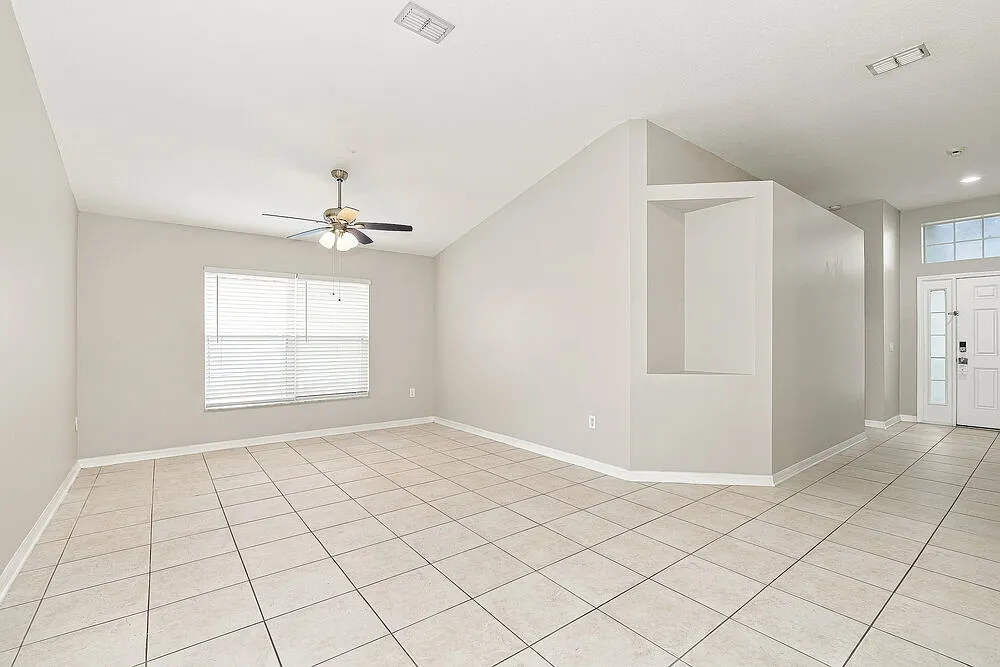4 bed, 2.0 bath, 2014 sqft, $2,220 — Photo 4