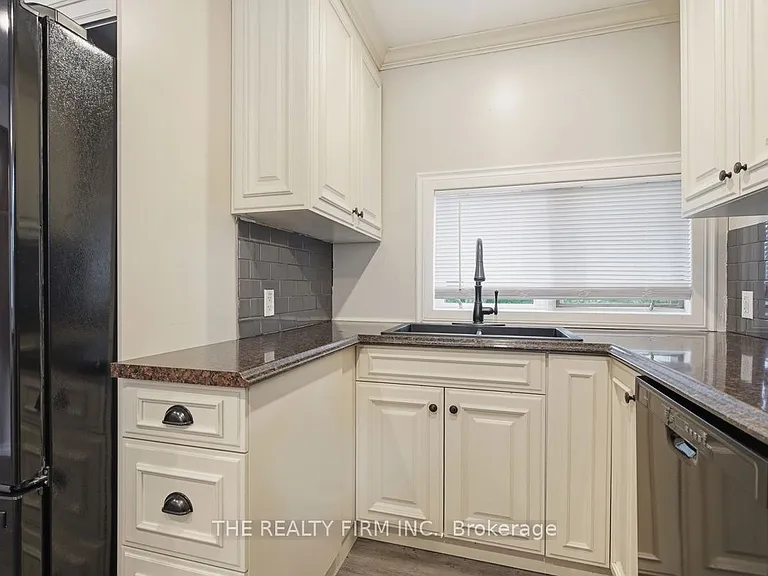 97 Springbank Dr — Photo 20