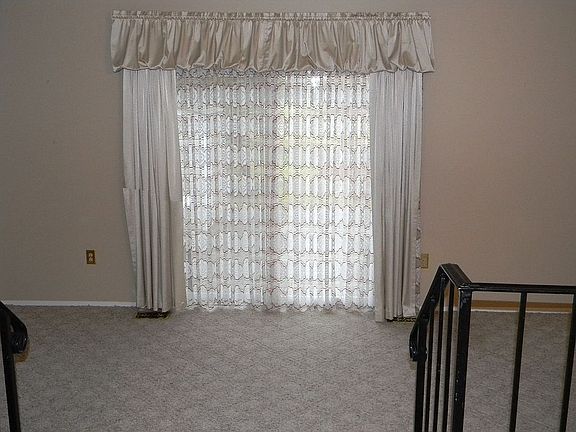 5th image of 33 Foxtail Ln