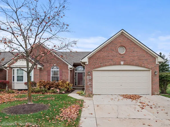 519 Woodhaven Dr, Walled Lake, MI 48390