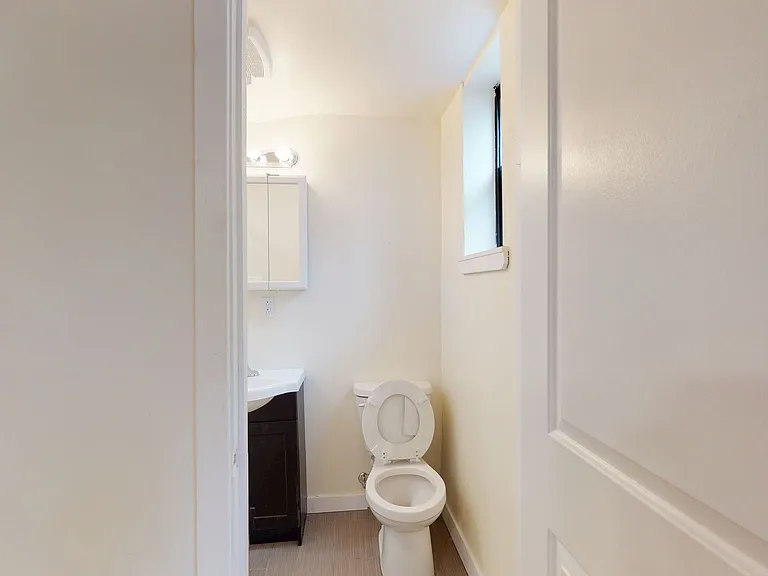 Sherwood Court Apartments — Photo 12