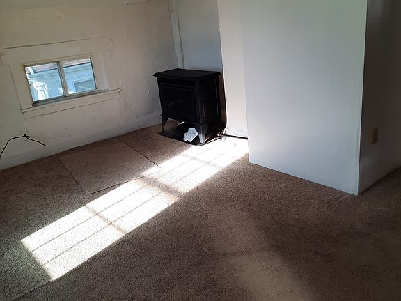 5th image of 907 W Chestnut St