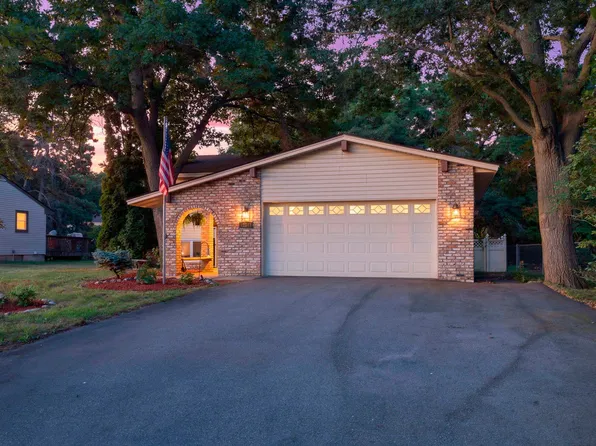 11547 Flintwood St NW, Coon Rapids, MN 55448