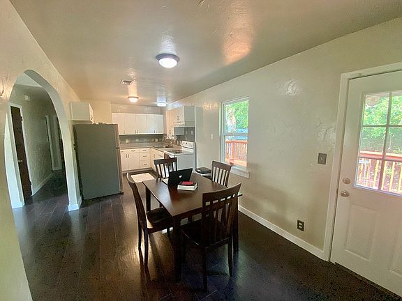 3rd image of 306 Live Oak Ln