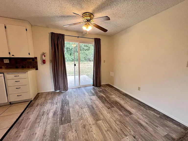 1707 College Pl — Photo 9