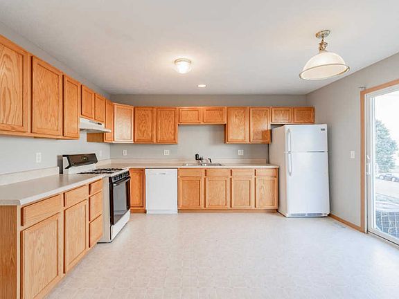 5th image of 28 Fetzer Ct APT 8