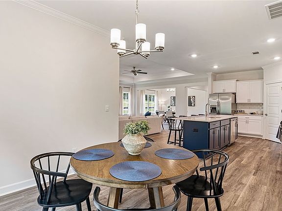 5th image of 2201 Bluebird Dr