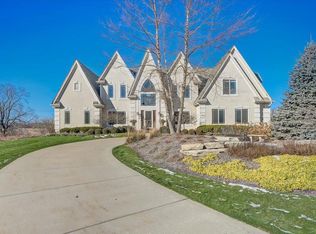 19510 Legend Ct, Brookfield, WI 53045