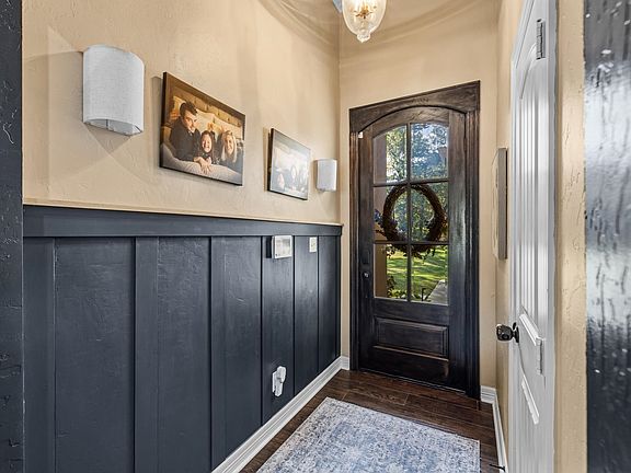 3rd image of 626 Karabeth Ln