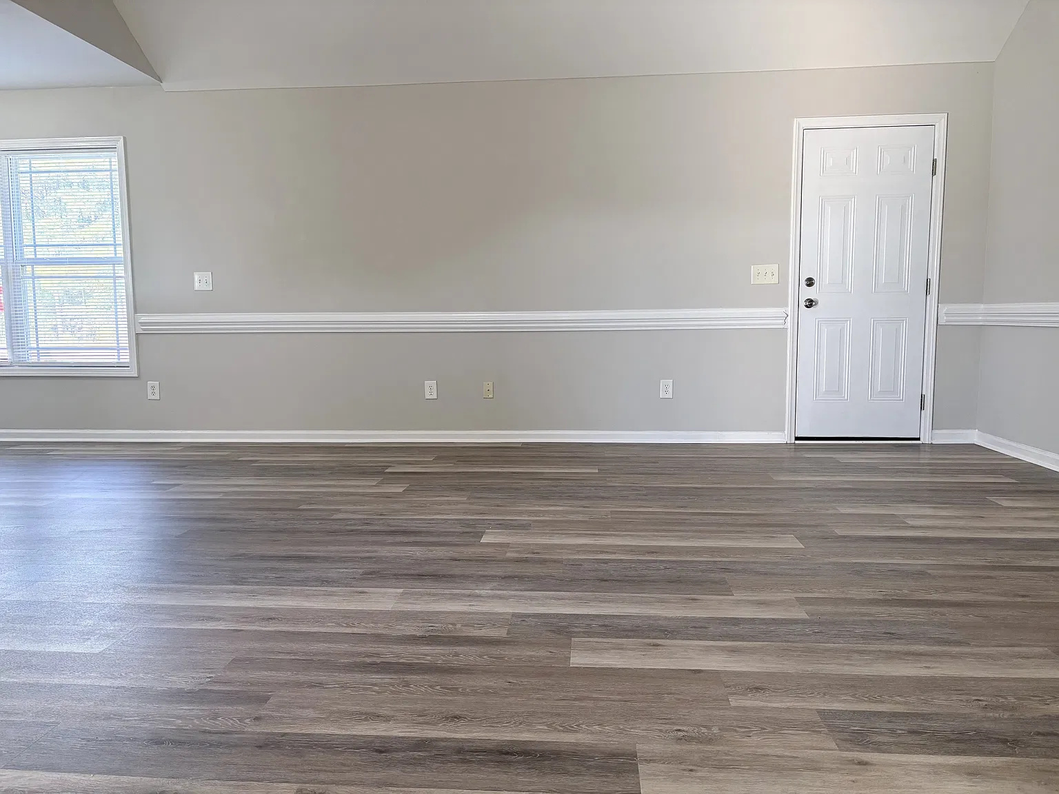 843 Mollhoff Court - 1 — Photo 3