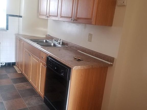 2nd image of 33 Bryant St