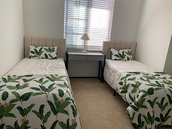 Guest bedroom with twin beds